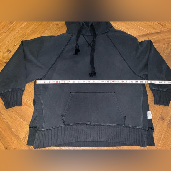 American Eagle hoodie in size large / it is in a soft black color -slits on side - Picture 2 of 8